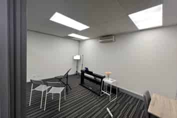 Creative Ground Floor Office in Epsom – 450m2