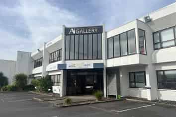 Creative Ground Floor Office in Epsom – 450m2