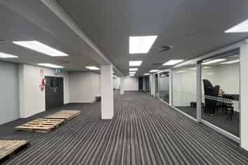 Creative Ground Floor Office in Epsom – 450m2