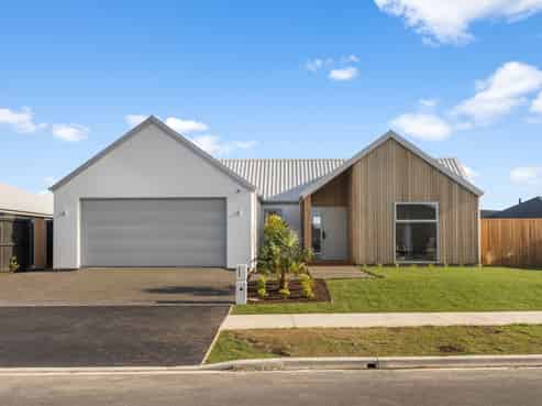 64 Whitehorn Drive, Lincoln