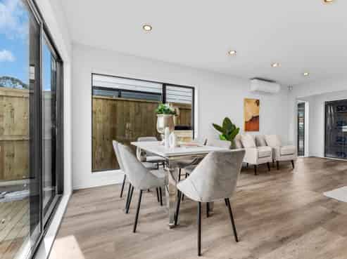 2C Raglan Street, Mangere East