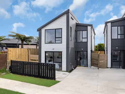 2C Raglan Street, Mangere East