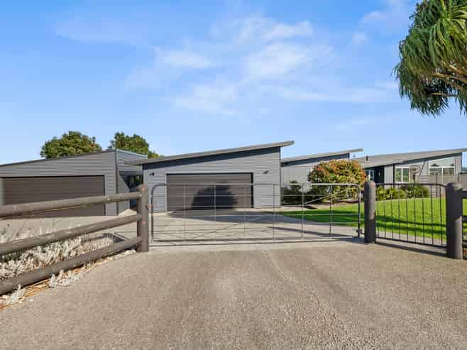 100 Elsham Road, Lepperton
