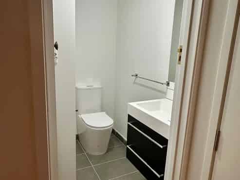 Retail on Bustling Dominion Road