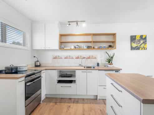 16B Beauchamp Street, Tawa