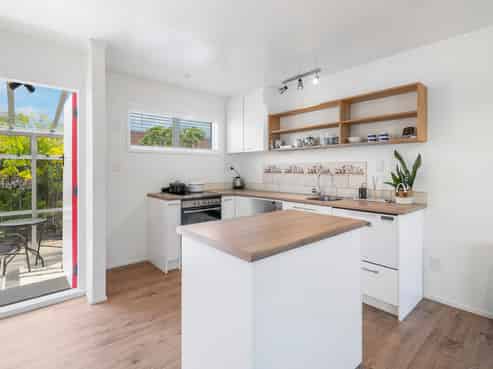 16B Beauchamp Street, Tawa