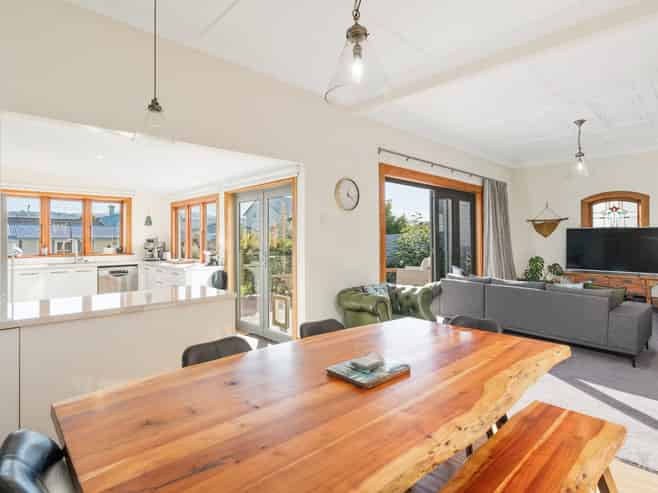 180 Victoria Road, Saint Clair