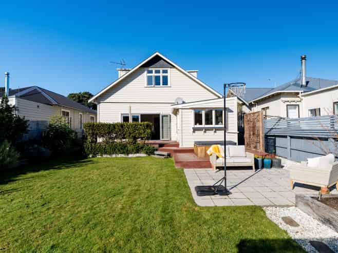 180 Victoria Road, Saint Clair
