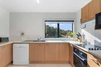 6/241 Hinemoa Street, Birkenhead