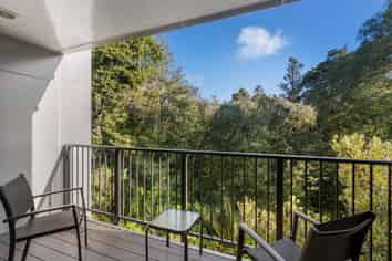 6/241 Hinemoa Street, Birkenhead
