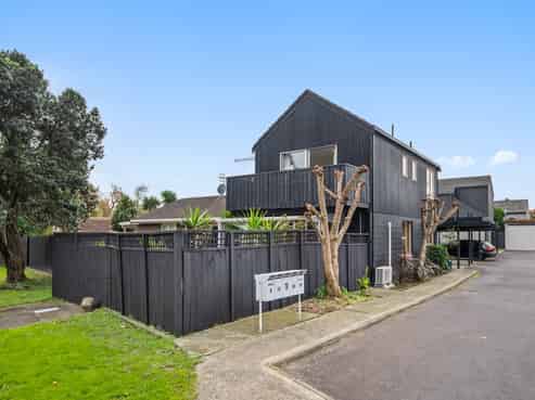 9 Pohutukawa Place, Ellerslie