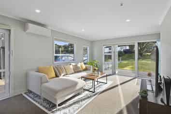 2/1 Murphy Place, Titahi Bay