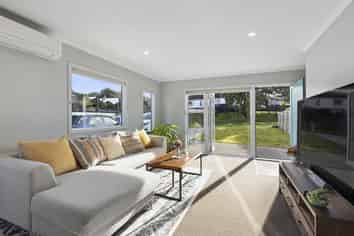 2/1 Murphy Place, Titahi Bay