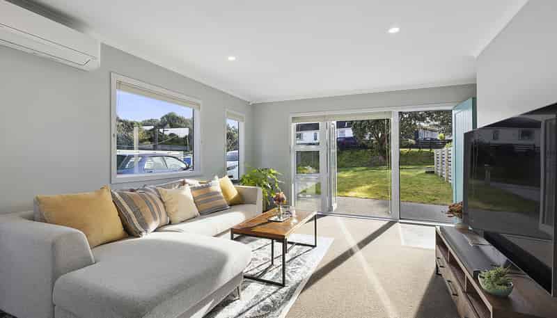 2/1 Murphy Place, Titahi Bay