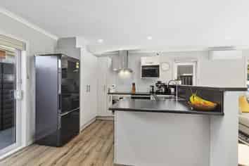 2/1 Murphy Place, Titahi Bay