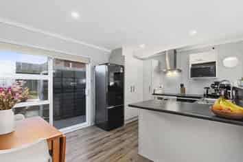 2/1 Murphy Place, Titahi Bay