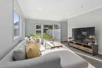 2/1 Murphy Place, Titahi Bay
