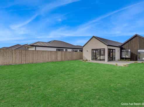 35 Crossley Avenue, Woodend