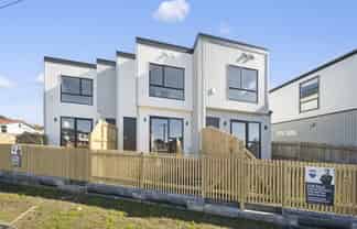9/10-12 Clendon Place, Manurewa