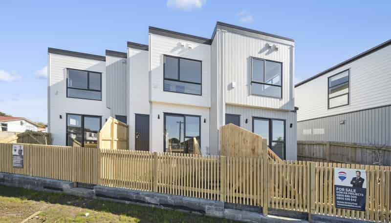 9/10-12 Clendon Place, Manurewa