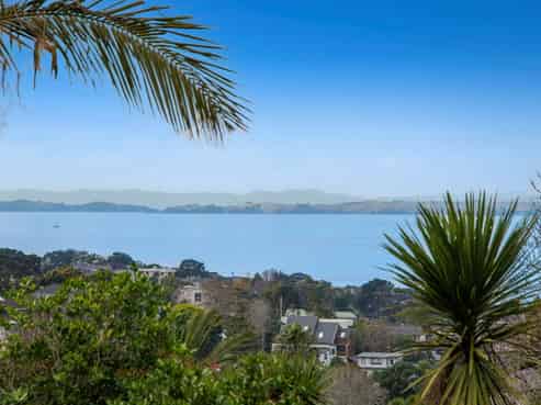 2/433A East Coast Road, Mairangi Bay