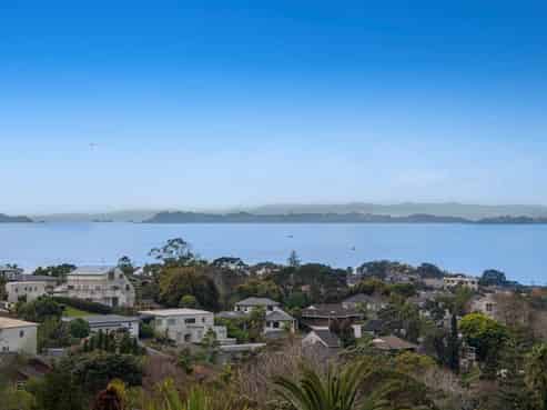 2/433A East Coast Road, Mairangi Bay