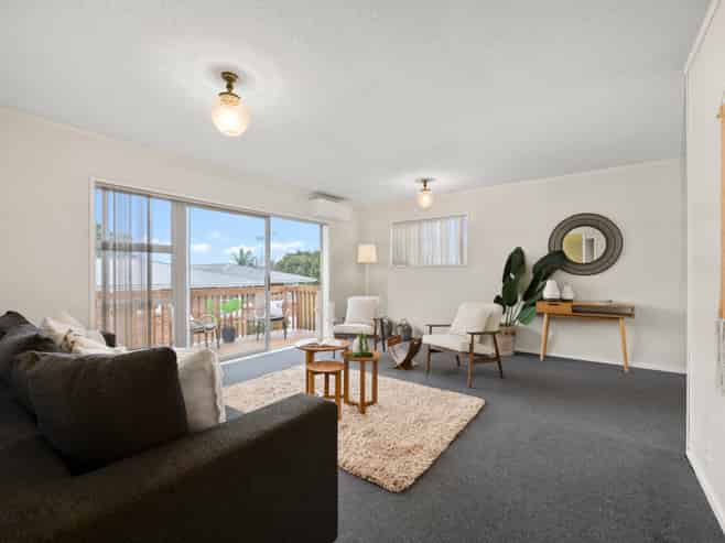 2/240 Onewa Road, Birkenhead