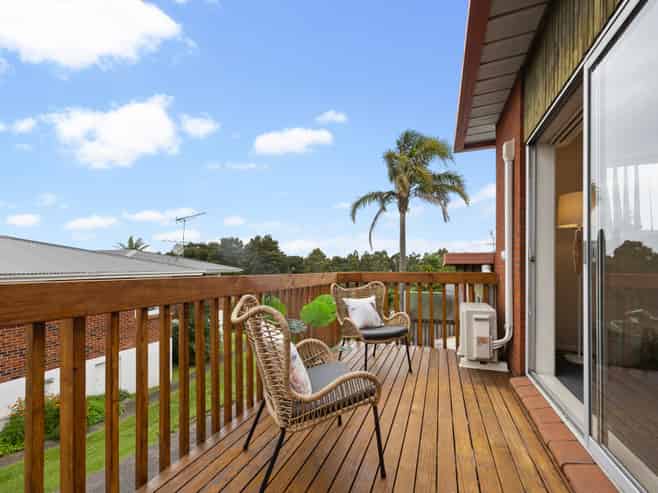 2/240 Onewa Road, Birkenhead