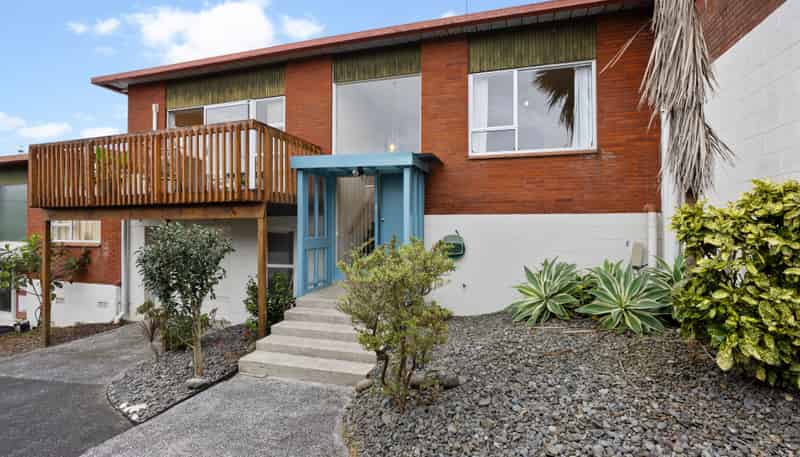 2/240 Onewa Road, Birkenhead
