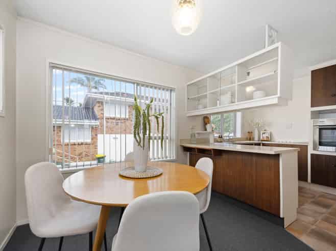 2/240 Onewa Road, Birkenhead