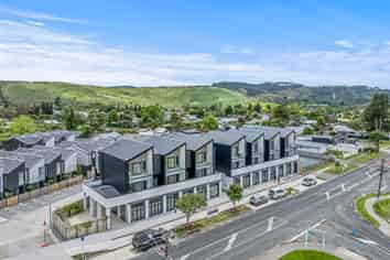 RIVERHEAD RETAIL FOR SALE – 58m²