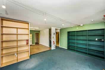 INDUSTRIAL UNIT FOR LEASE IN WESTGATE

 
