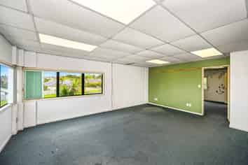 INDUSTRIAL UNIT FOR LEASE IN WESTGATE

 
