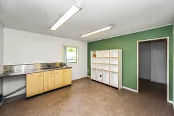 INDUSTRIAL UNIT FOR LEASE IN WESTGATE

 
