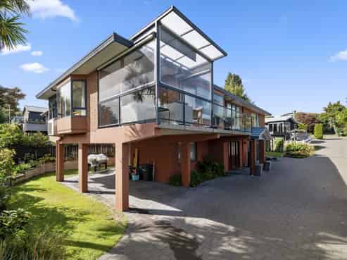 2/7 Waihora Street, Hilltop