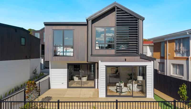 10B Prince Regent Drive, Half Moon Bay