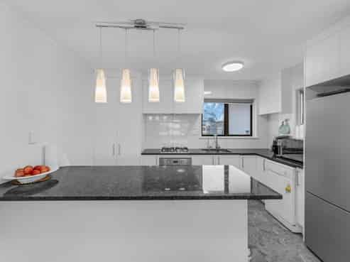 13 Geoffrey Place, Mangere East