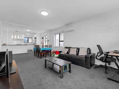 13 Geoffrey Place, Mangere East