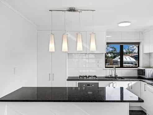 13 Geoffrey Place, Mangere East