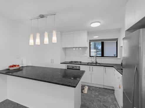 13 Geoffrey Place, Mangere East