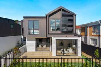 10D Prince Regent Drive, Half Moon Bay