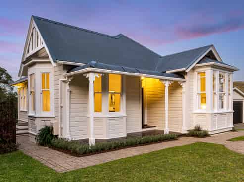 2 Castlemaine Close, Karori