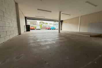 HENDERSON'S PRIME RETAIL OPPORTUNITY
