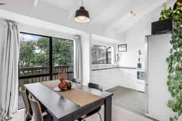 2/69 Trias Road, Totara Vale