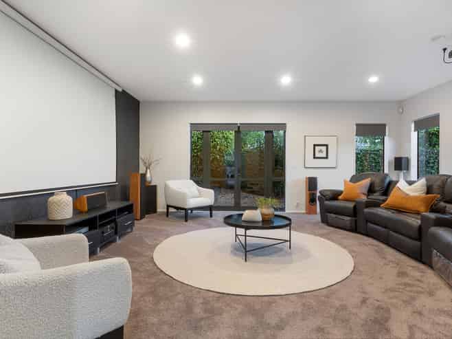 10 Advance Way, Albany
