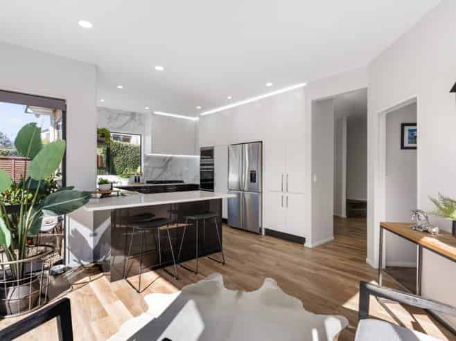10 Advance Way, Albany