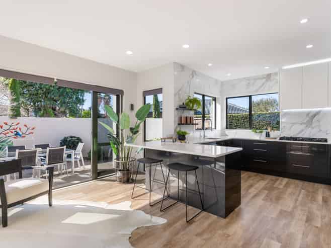 10 Advance Way, Albany