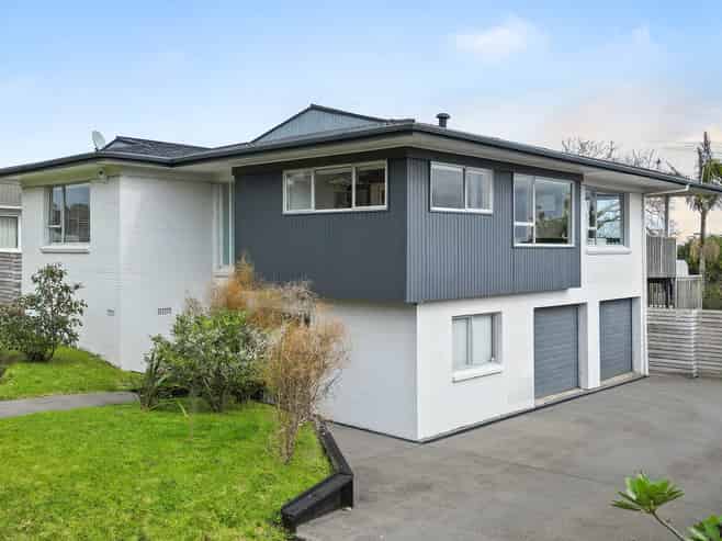 34 Sunnyhill Crescent, Sunnyhills