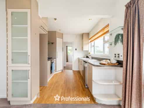 3 Lone Tree Grove, Kelson