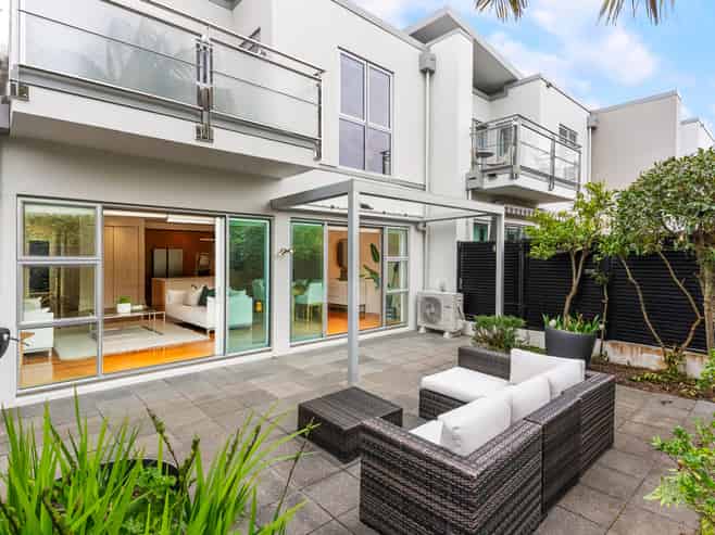 5/258 Hurstmere Road, Takapuna